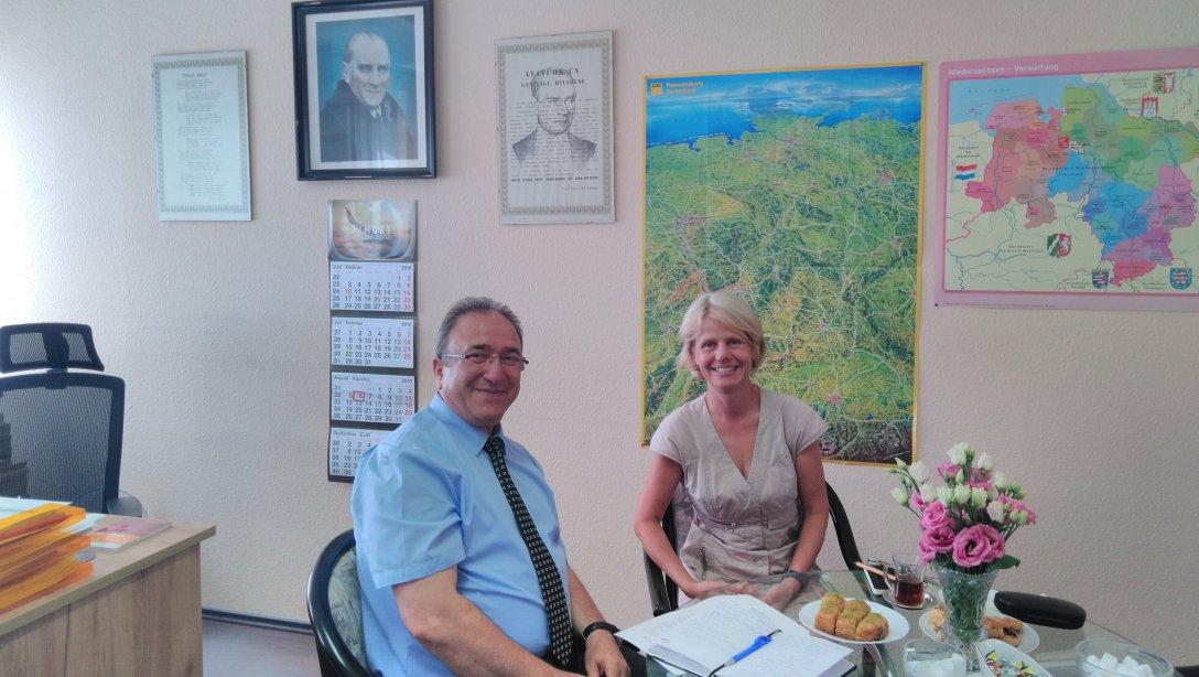 Hildesheim Üniversitesi Alman Dili ve Edebiyatı Bölüm Başkanı Prof. Dr. Elke G. MONTANARI ile Görüşme